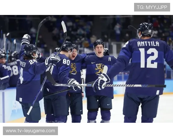 冰球队更衣室跳热舞被偷拍成爆款